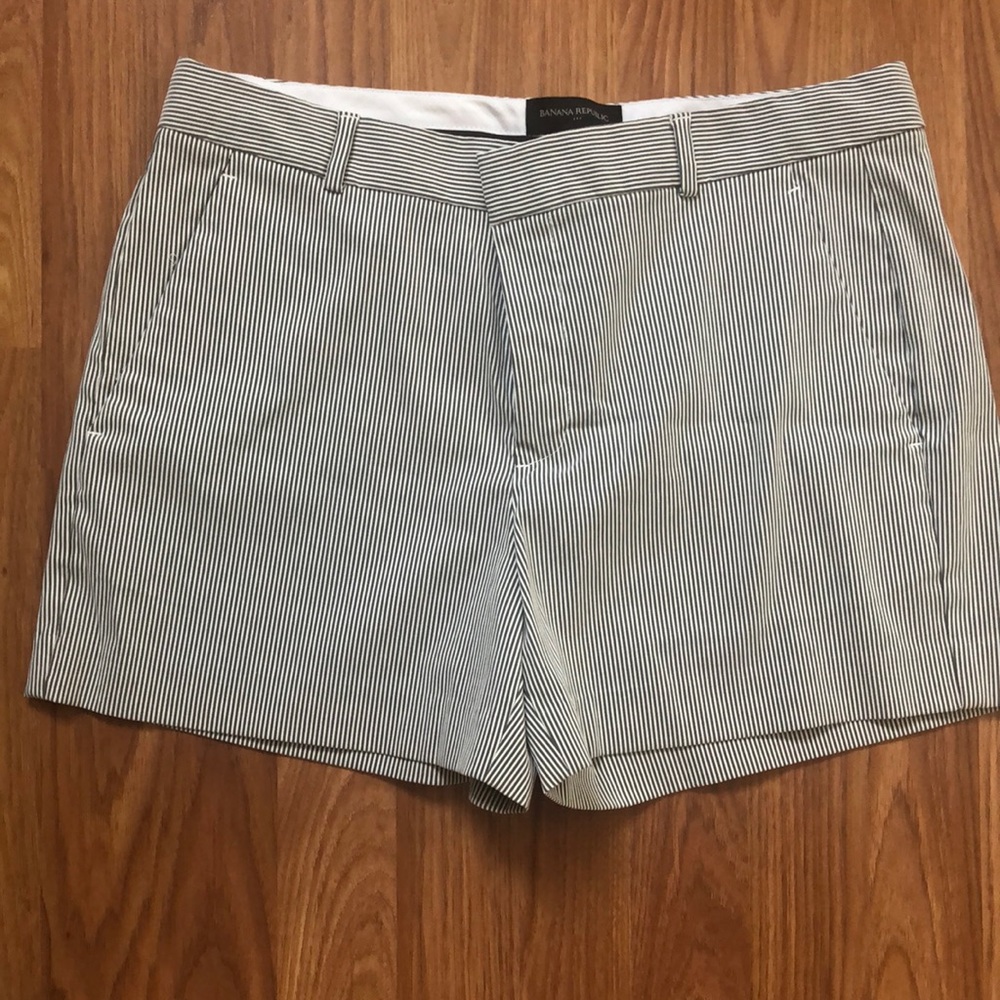 Banana Republic Gray White Striped Shorts Sz 10